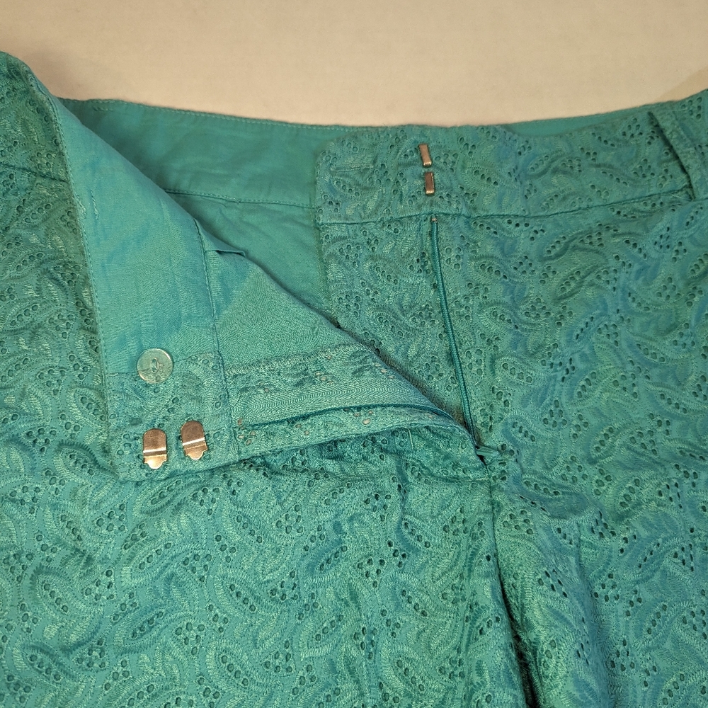 Ann Taylor Womens Kelly Green Dress Shorts  Eyelet Hem Design Sz 12 *GUC - Picture 4 of 7